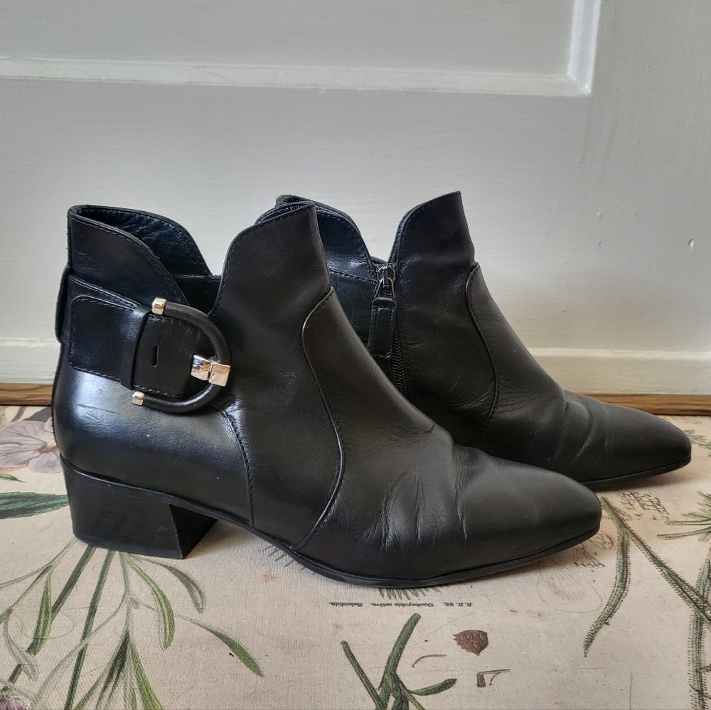 AQUATALIA Black Leather Ankle Buckle Boots Square Pointy Toe Size 9.5 Italy